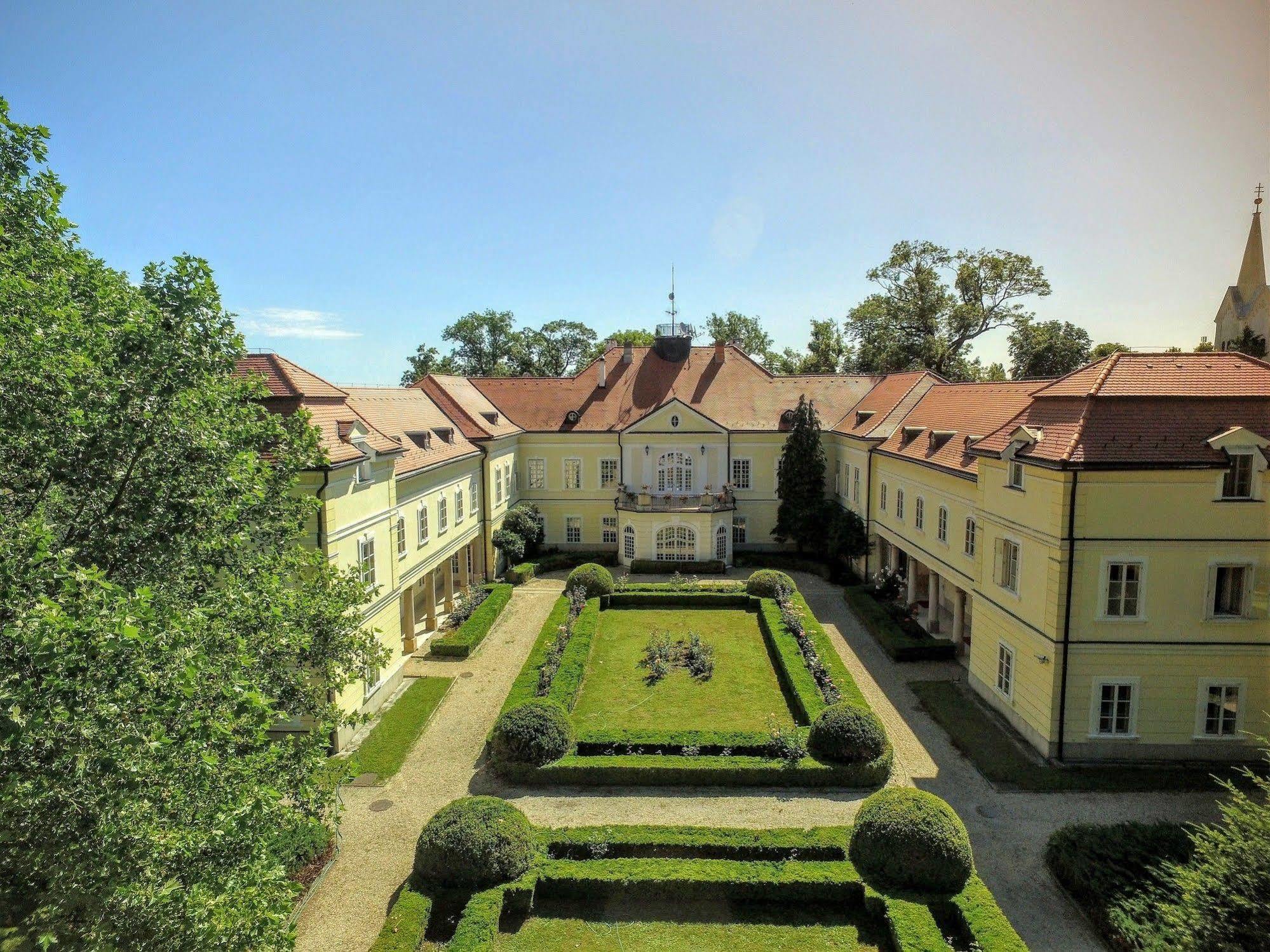 Готель Szidonia Castle Rojtokmuzsaj Екстер'єр фото