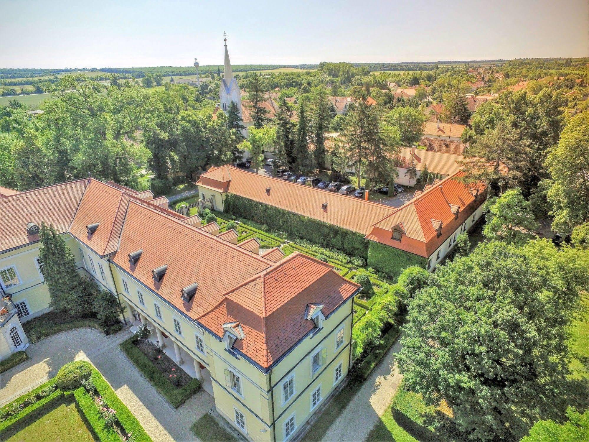 Готель Szidonia Castle Rojtokmuzsaj Екстер'єр фото